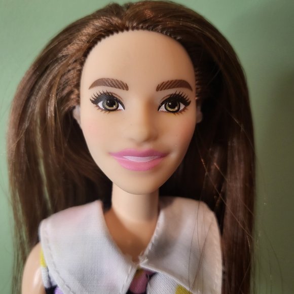 Barbie Fashionista #187 - Picture 2 of 4